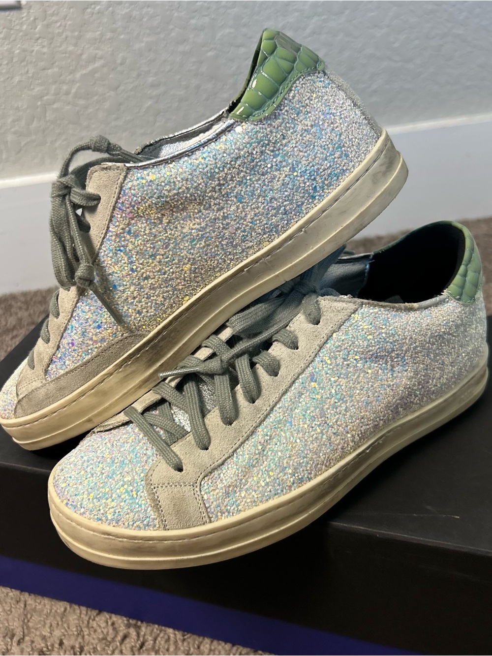 P448 John Distressed Iridescent Glitter Low Top Sneakers Suede Accent Green Croc